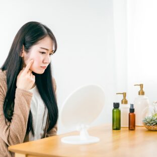 ホルモンバランスが肌荒れに与える影響とは？対処法についてもご紹介！